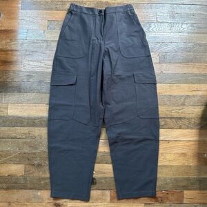 Lululemon Light Utilitech Cargo Pant - Size 28 - Grey - Never Worn!